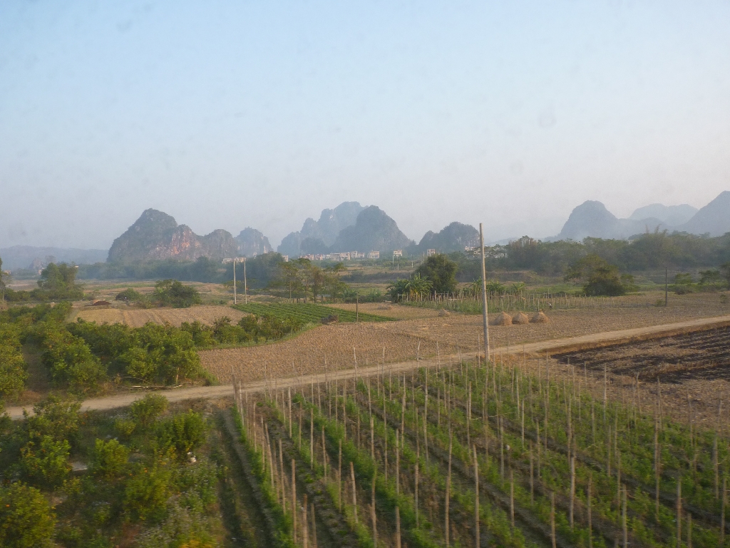 CHINE_2011 (92).JPG - Sur la route entre GUANGZHOU et CHENGDU